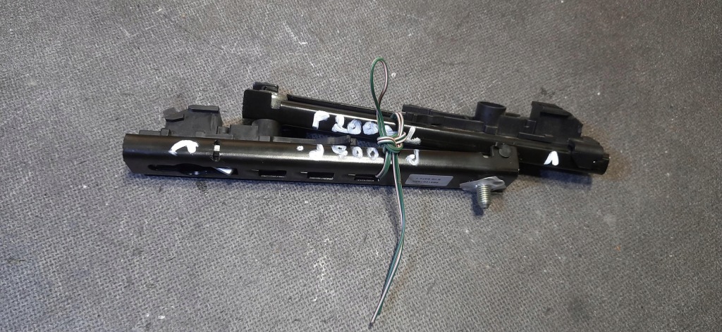 Ползунок регулировки поперечина левый правый комплект x2 peugeot 2008 i рестайлинг  9681027880 Недорого