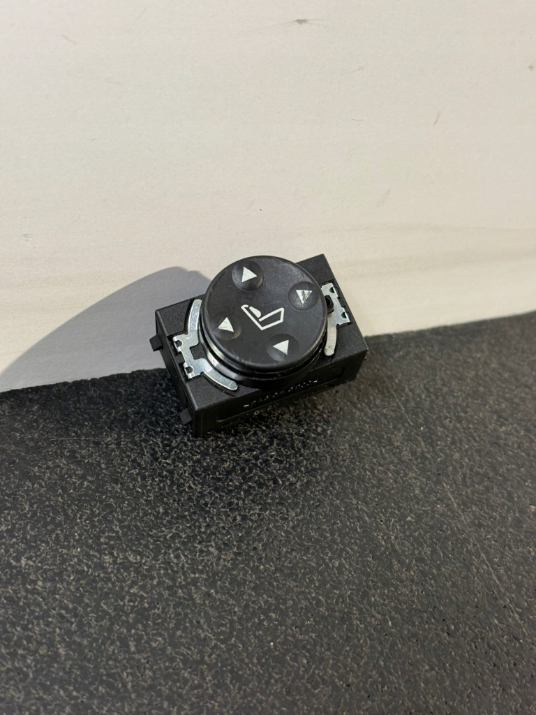 фото №3, Перемикач поперек правий bmw f10 f11 e60 e87 e90 e70