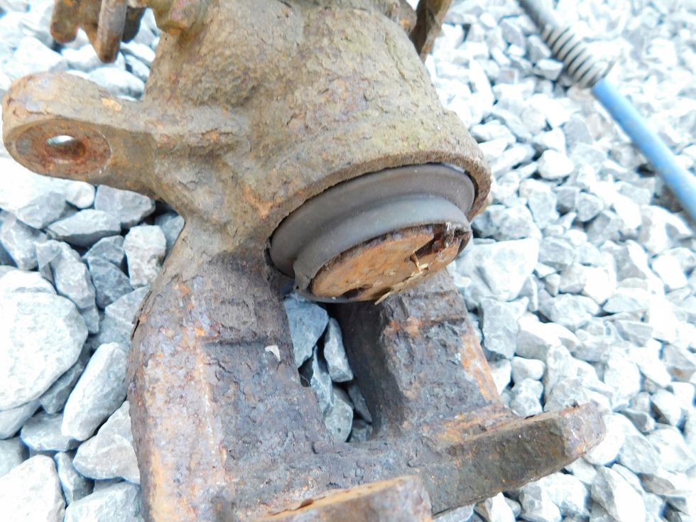 фото №12, Суппорты тормозные задняя одинарная ford transit mk7 vii 2.4 tdci 07r скоба