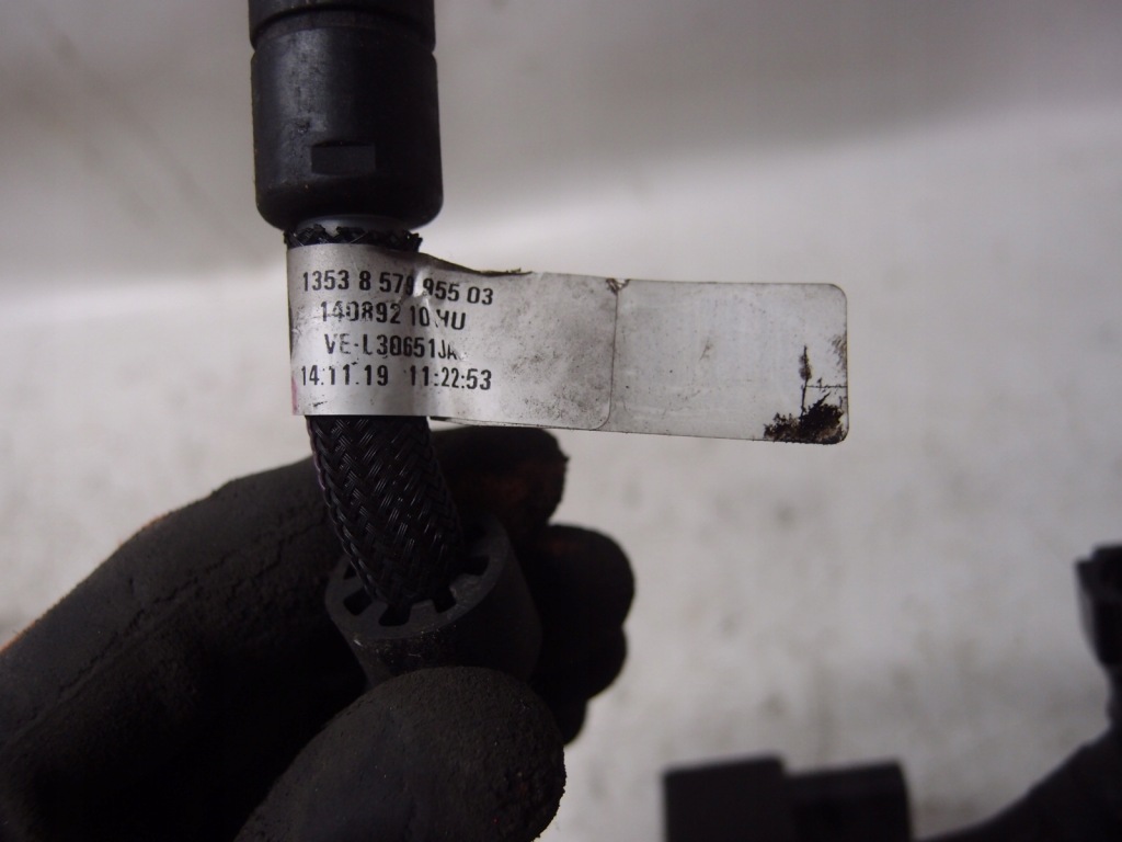 Патрубок шланг трубка пального bmw 3 g20 2.0 d 8579955 Оригінал