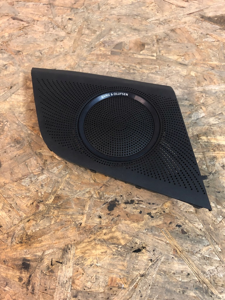 фото №1, Решётка динамика audi оригинальный номер 8t0857228a