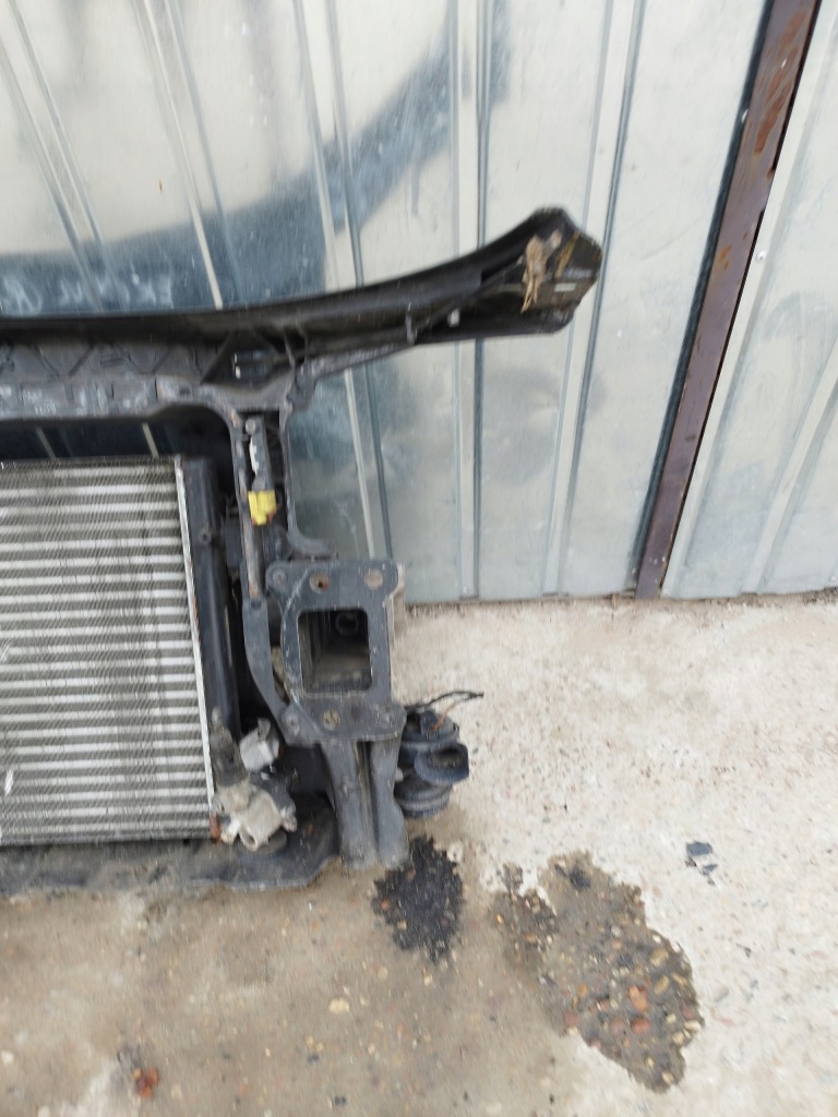 Ремень передний балка радиатор 1.6 bse бензин autom audi a3 8p рестайлинг  2008-2012 с Разборки