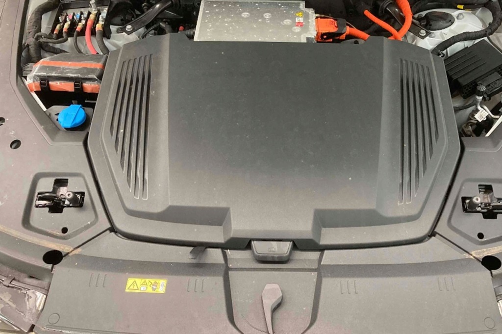 фото №15, Audi e-tron защита крышка двигателя 4ke863463 4ke863362b 4ke863369 etron 4ke