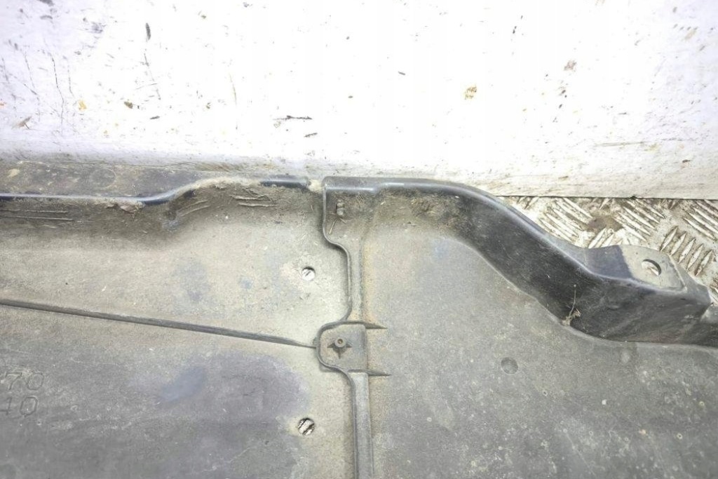 Правая накладка подвеска lexus is 3 _e3_ 5840153070 2.5l 2015 Доставка