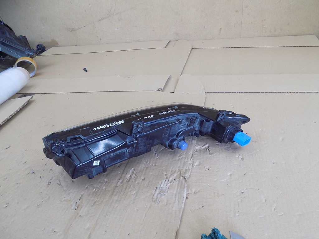 Фара ліва передня лівий перед денні peugeot 308 3 t10 9835230980 оригінал . Зі Шроту