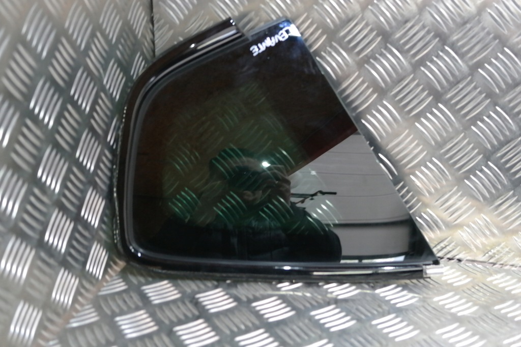 фото №1, Maserati levante стекло кузовная левая 19r as3