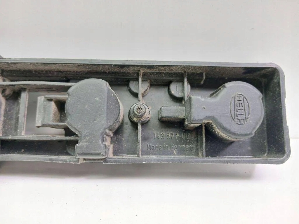 Контакти задній лампи opel omega b estate 21_, 22_, 23_ 14357700 2.0l 1994 Недорого