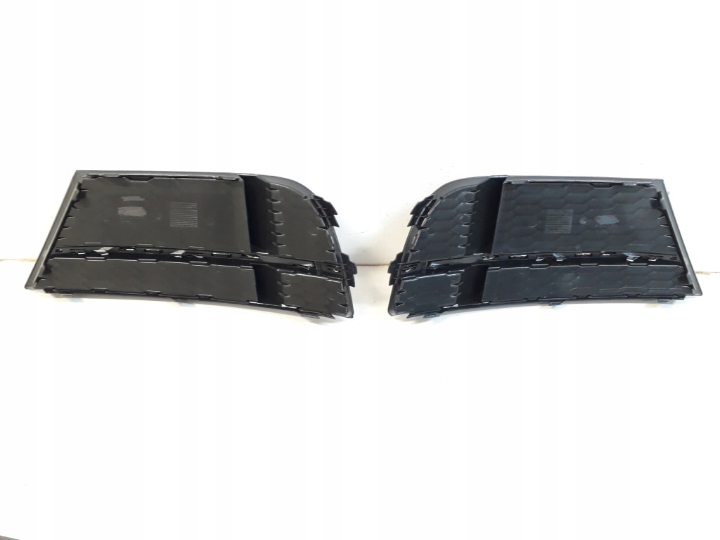 Решітка решітка  бампера audi a3 8v рестайлінг  s-line 16-19r ліва чорна Київ