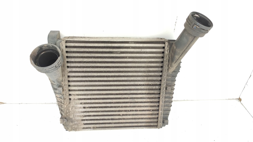 фото №1, Audi q7 4l 3.0 tdi интеркулер радиатор правый