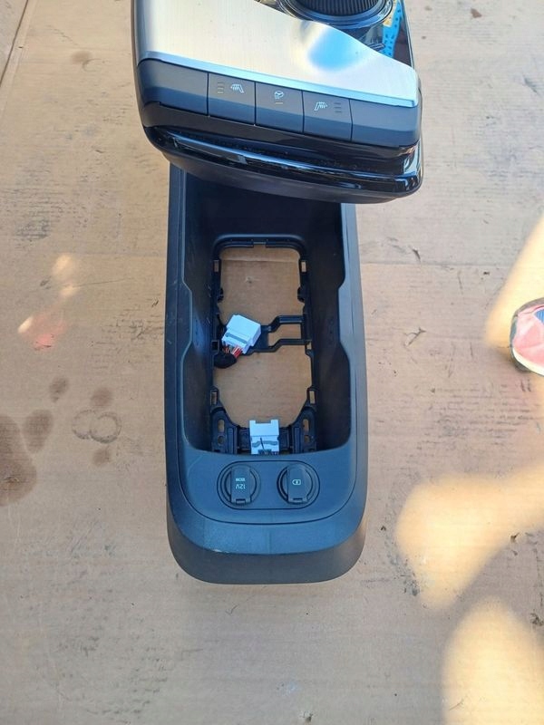 фото №6, Подлокотник туннель панель передач зарядное устройство индукция kia ev6 22r