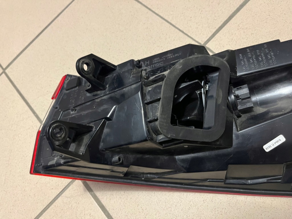 фото №15, Skoda superb iii 3 kombi 3v9 лампа задняя задняя левая