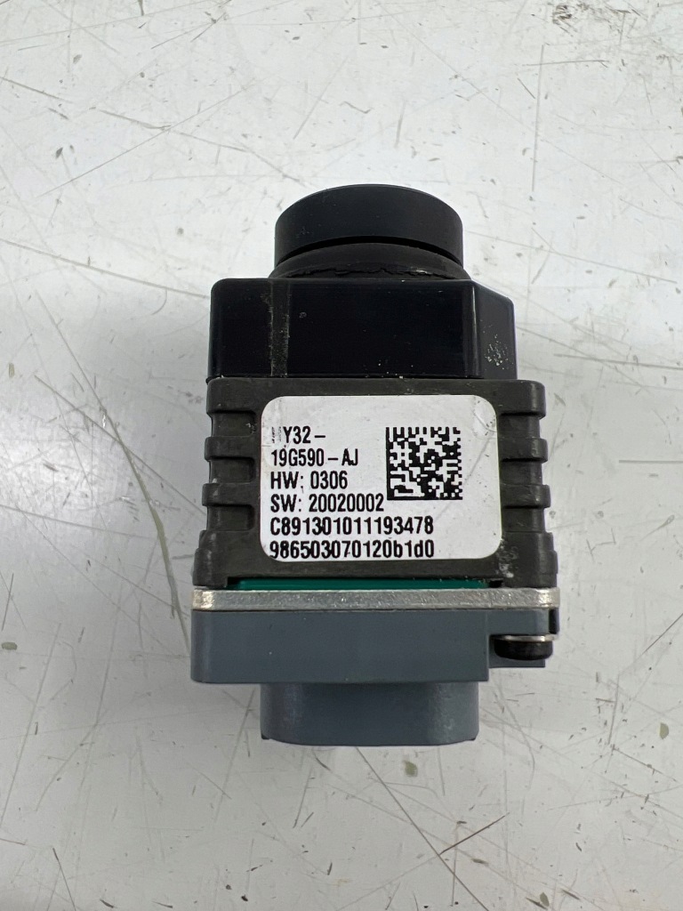 Камера заднего вида jaguar f-pace hy3219g590aj в Украине