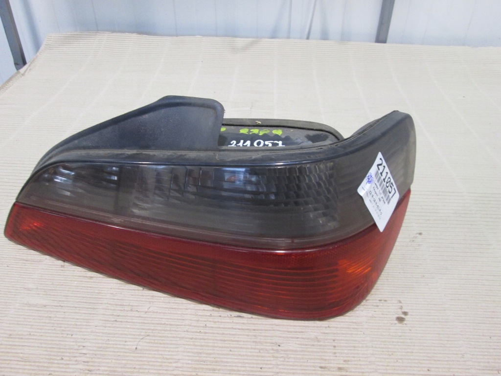 фото №1, Peugeot 406 sedan лампа задняя правая valeo