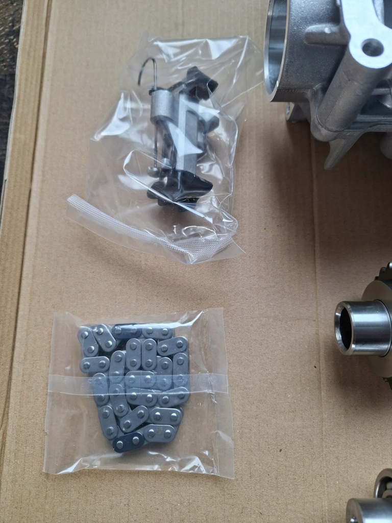 Комплект валов крышка клапанов 1638159880 peugeot citroen ford opel 1.5 hdi Оригинал