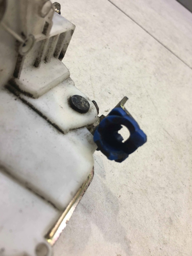 фото №9, Замок дверь правый задняя nissan primera p11 2.0 16v