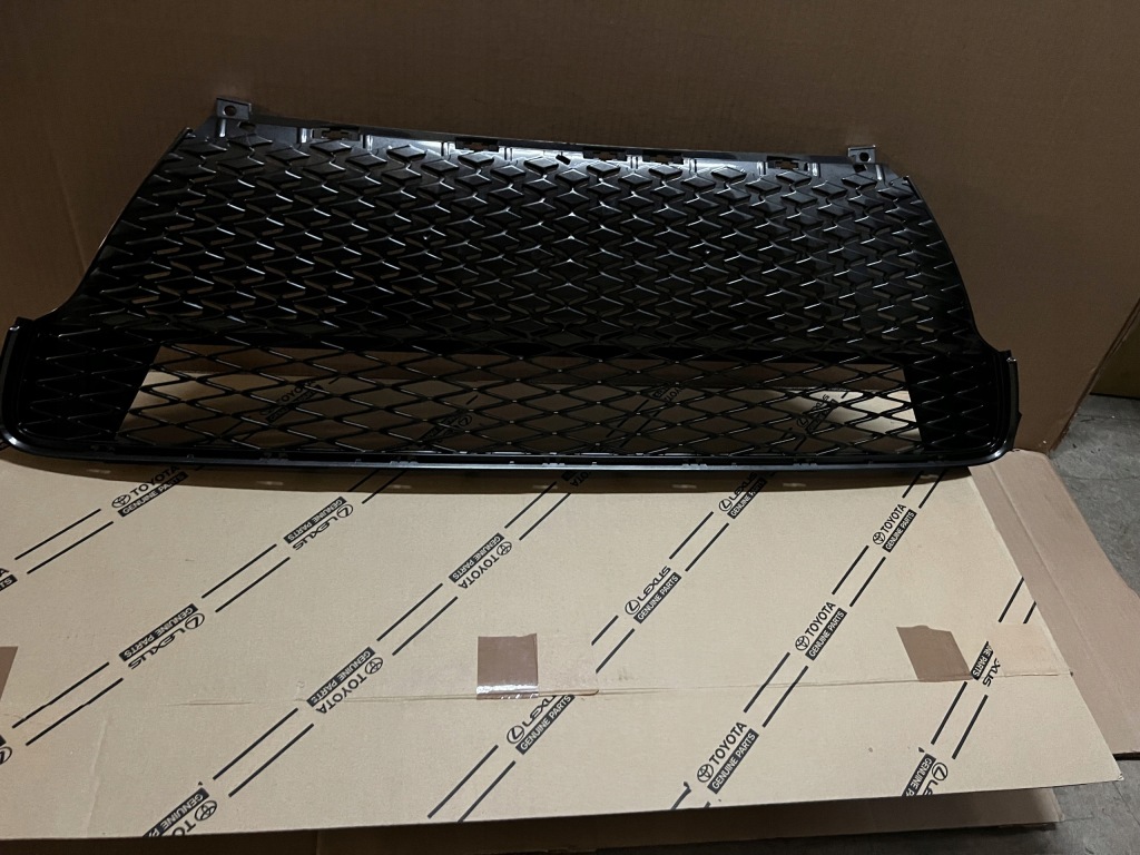 Купити Lexus ct200h f-sport lift решітка бампера нижня