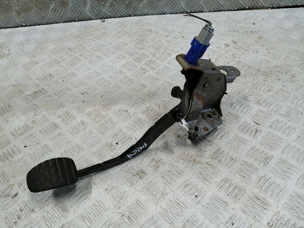 Купити Педаль зчеплення renault modus рестайлінг  8200519353