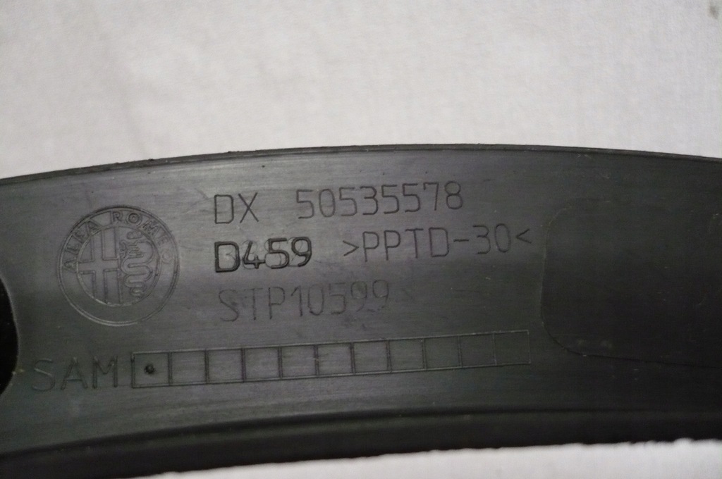 фото №16, Alfa romeo stelvio 2016- молдинг крыла правая перед