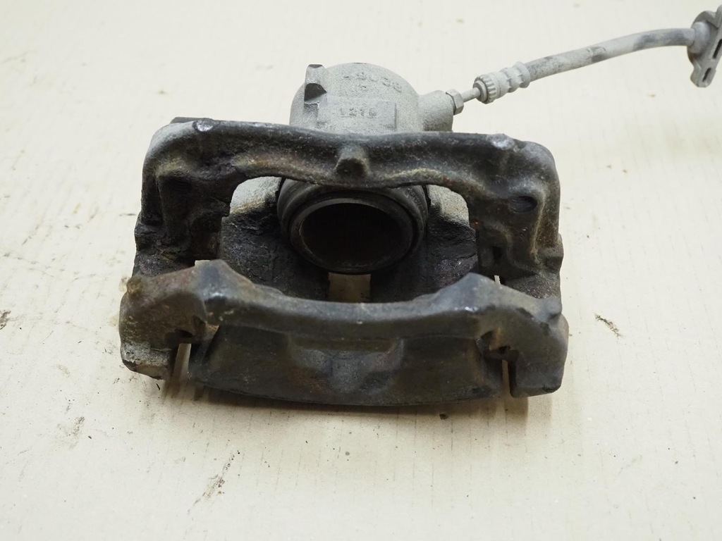 фото №14, Bmw 2 f46 gran tourer суппорт тормозной правый перед