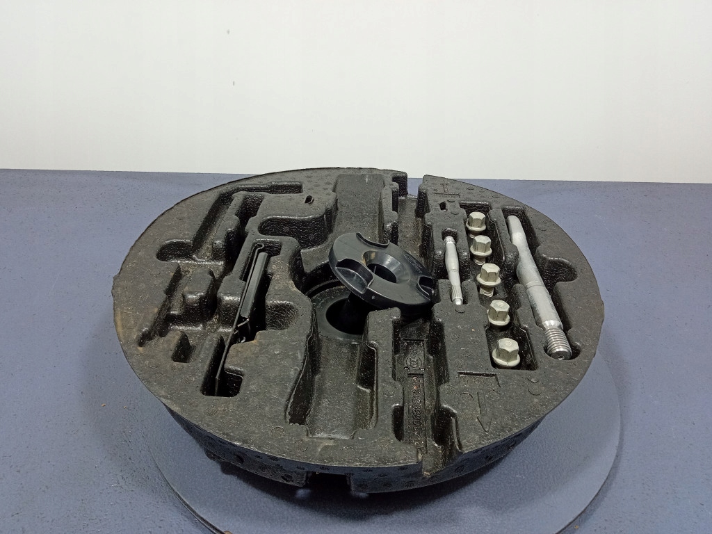 фото №1, Mercedes gls x166 вкладыш корзина колеса запасного a1668901200