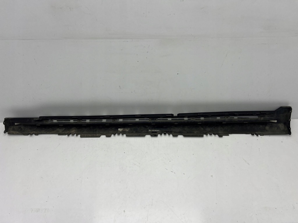 Mercedes eqs w296 молдинг накладка поріг права оригінал 2021- Недорого