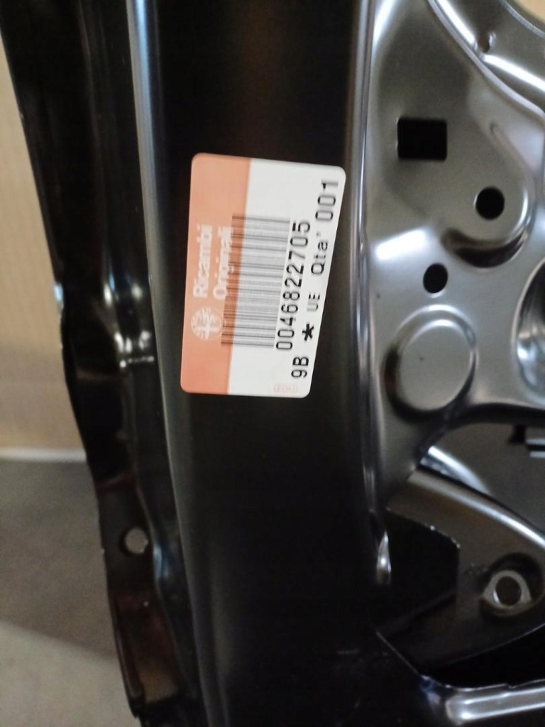 Крышка багажника задняя alfa romeo 147 46822705 Доставка