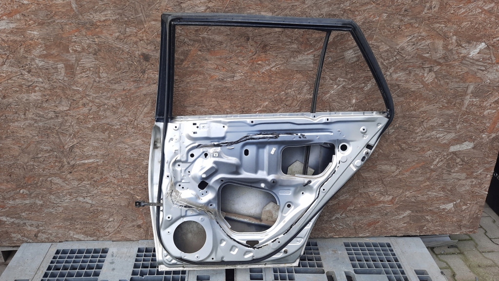 фото №12, Дверь задняя правое toyota avensis t25 05r 2.0d kombi 1c0