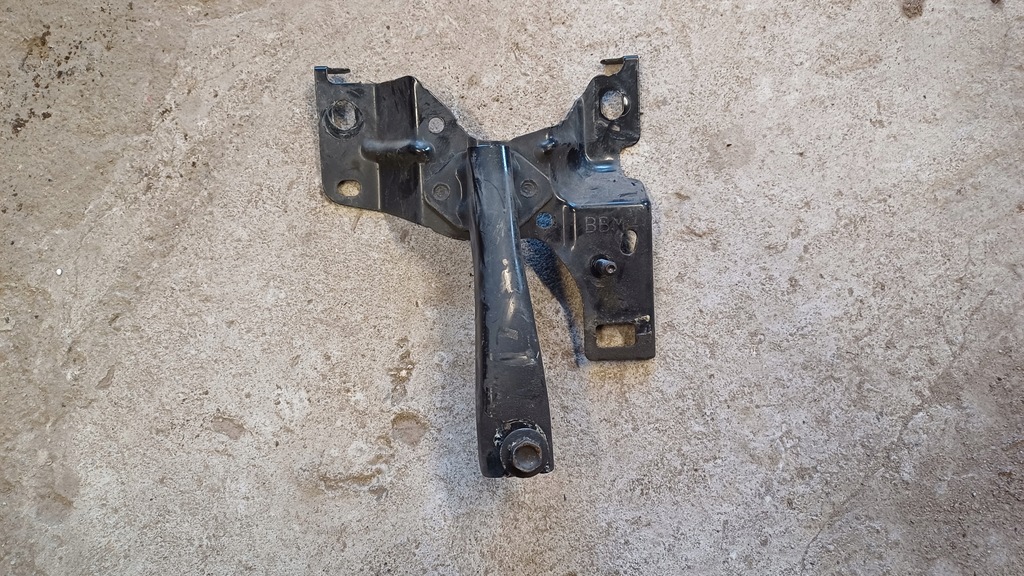 фото №1, Mazda 3 09-13 bl кронштейн замка капот