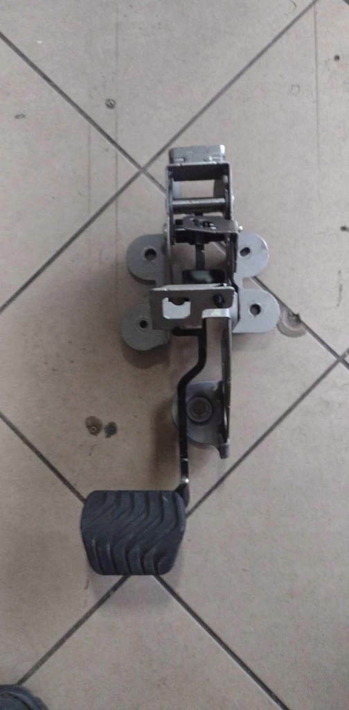 фото №1, Педаль тормоза renault espace v lift 180204806r состояние jak nowa