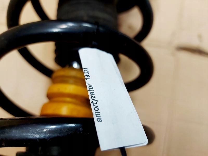 фото №6, Mazda 6 gj 2.2 d амортизаторна стійка правий перед поворотний кулак амортизатор