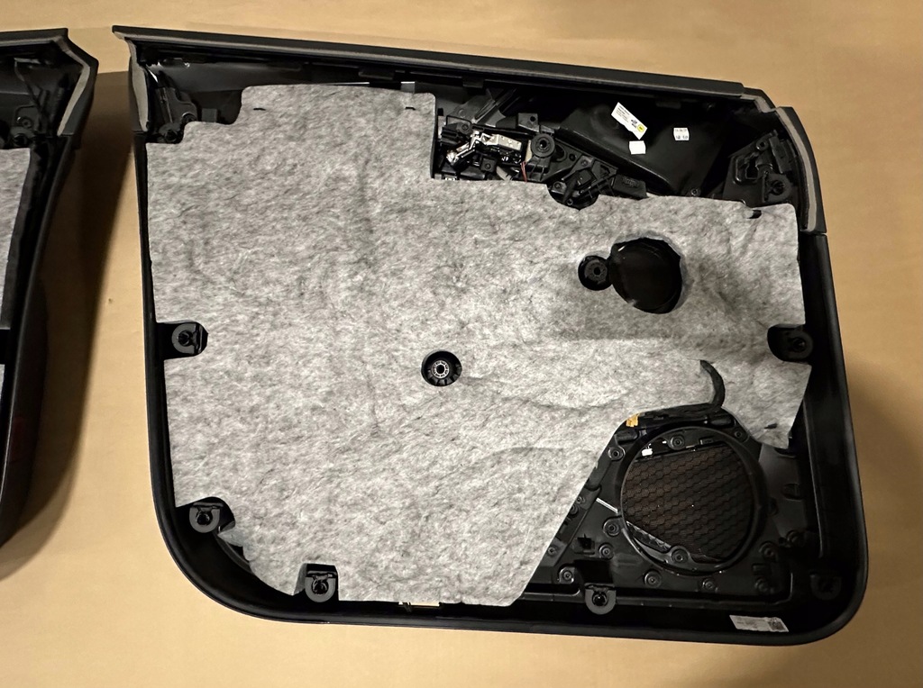 фото №8, Audi e-tron обшивки двері перед/зад alcantara білий nić bang&olufsen uk