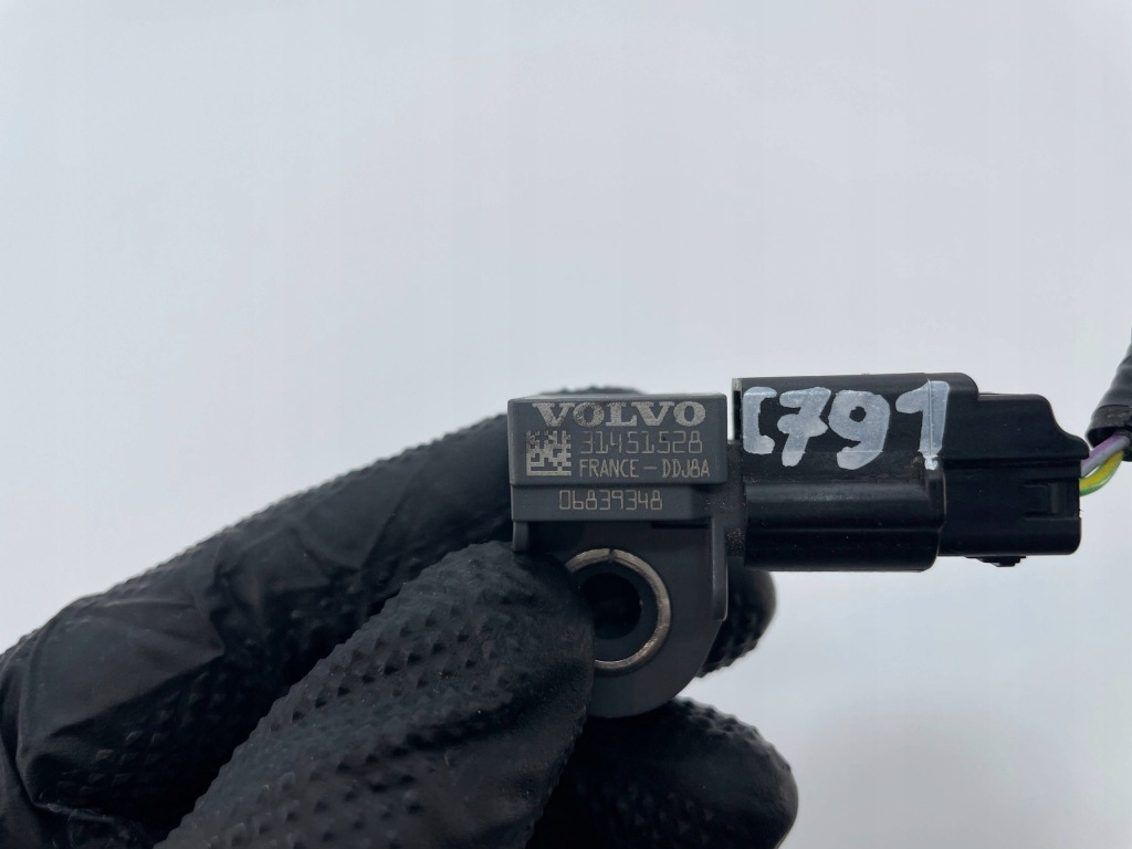 Купить Датчик удара ударный штекер volvo xc90 2 xc60 2 xc40 31451528