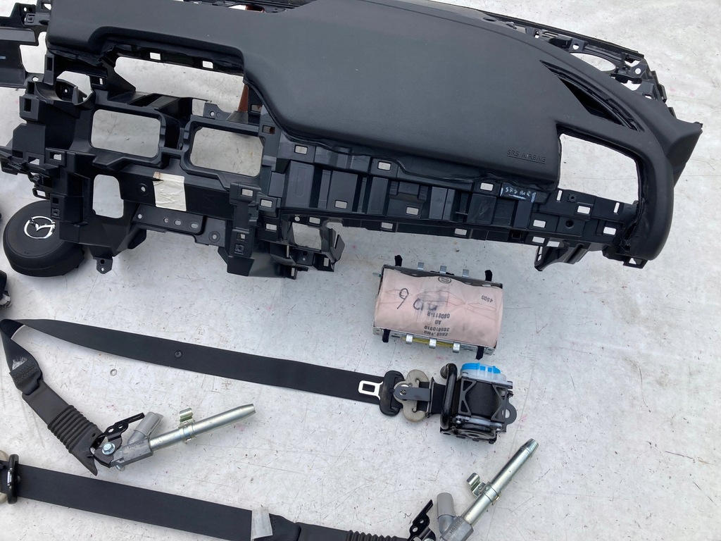 фото №6, Mazda 6 gj lift приборная панель приборная панель консоль подушки безопасности ремни