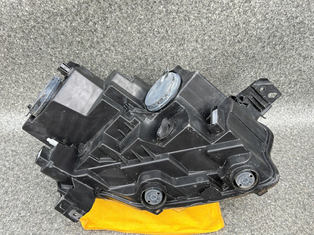 Лампа ліва передня citroen berlingo iv 9816824880 poznań Зі Шроту