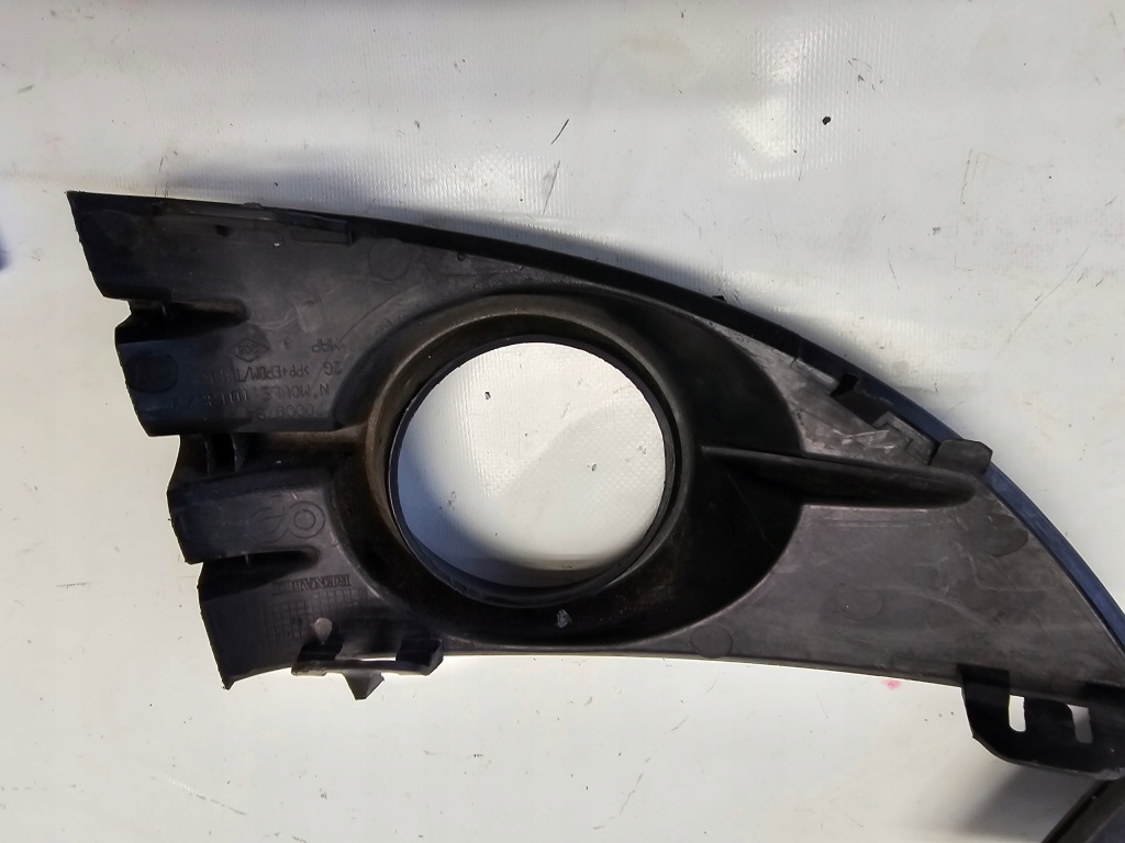 Решётка бампера левая правый  перед renault scenic 2 рестайлинг  2006-2009 Оригинал