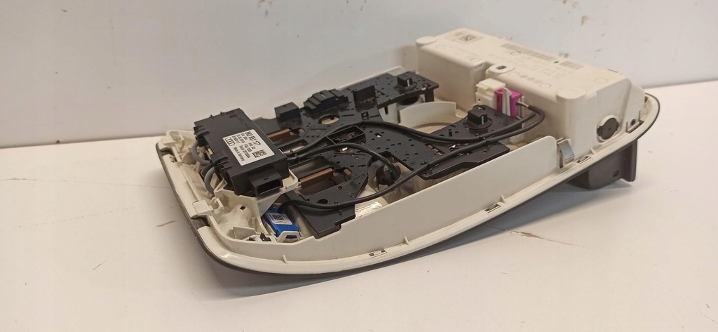 фото №9, Audi q5 лампа потолочный 8t0947135bf