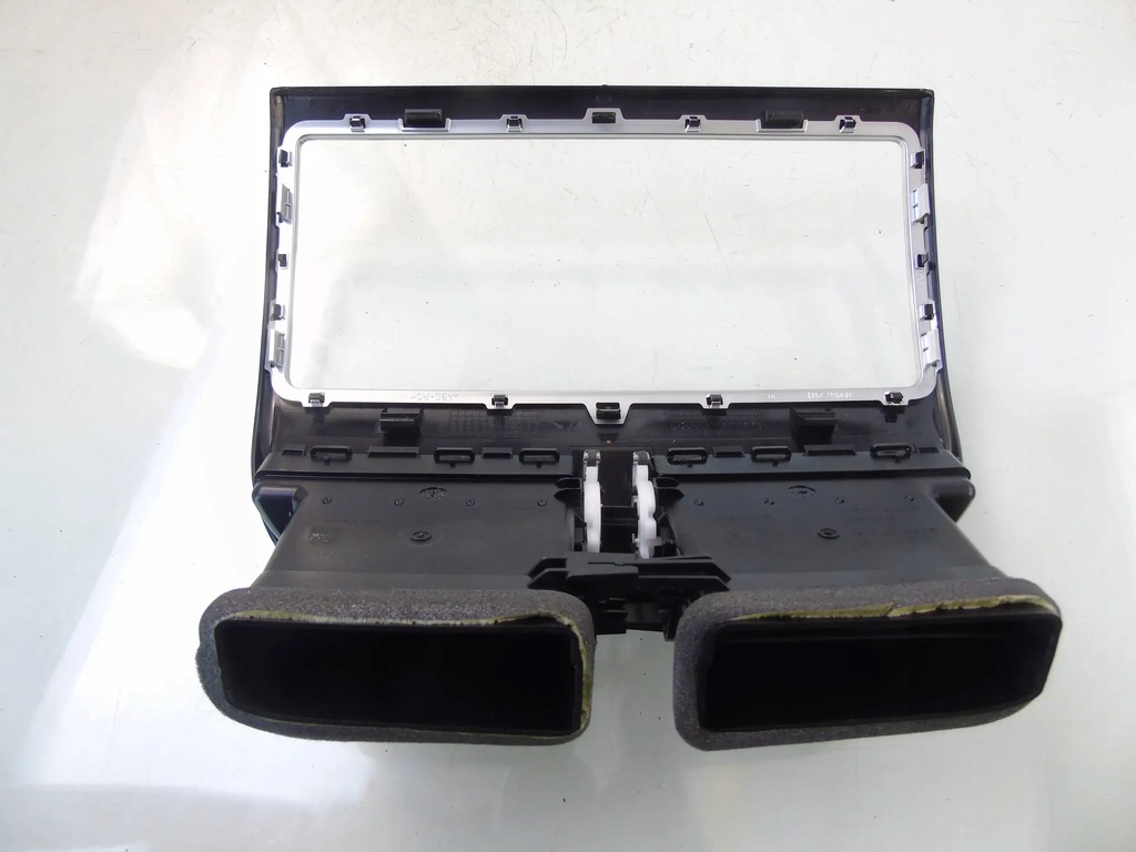 фото №5, Решётка обдув рамка jaguar xe x760 gx73-014l21-a