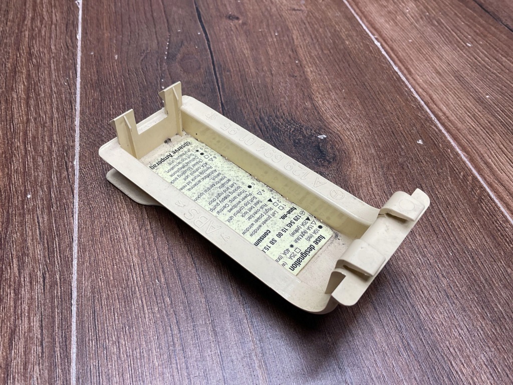 Заглушка запобіжників багажника mercedes sl500 r129 a1296940195 Зі Шроту