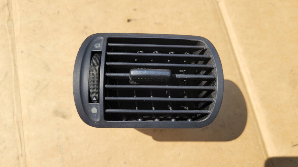 фото №1, Audi a3 8l leon toledo ii решітка обдув 8l0820901