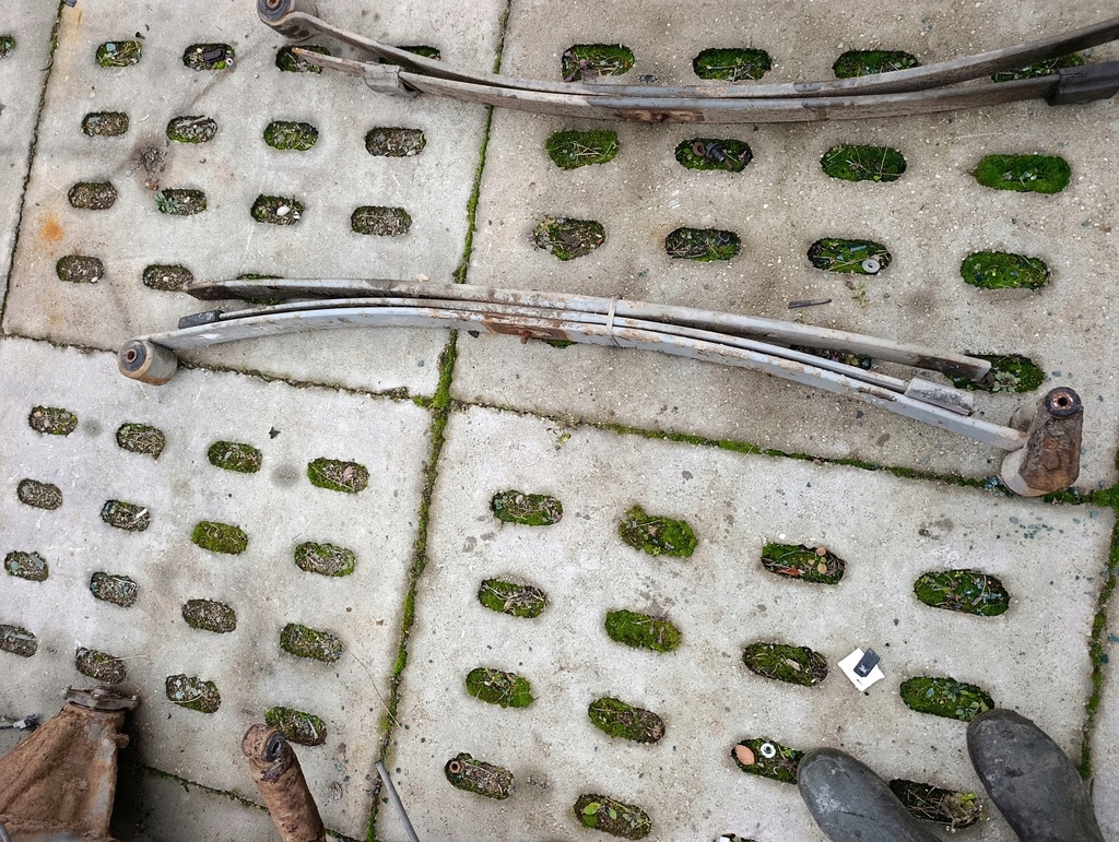 фото №1, Mb sprinter w906 vw crafter рессора щетка задняя задний рессоры potrójny