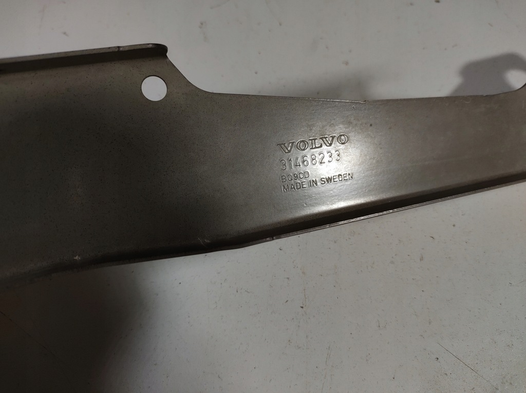 фото №8, Volvo v60 18r- кронштейн крыла левый 31468233
