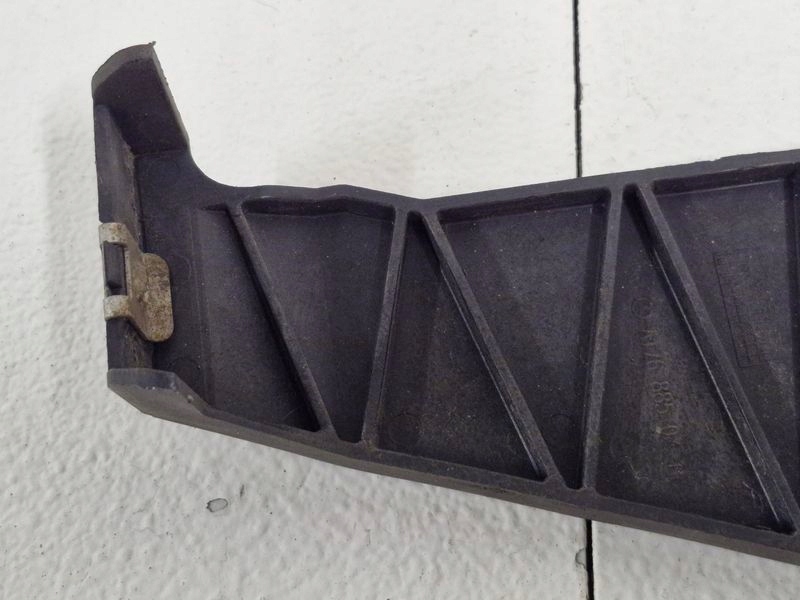 Mercedes w176 рестайлинг  amg line кронштейн  бампера правая  задний задний a1768850314 с Разборки