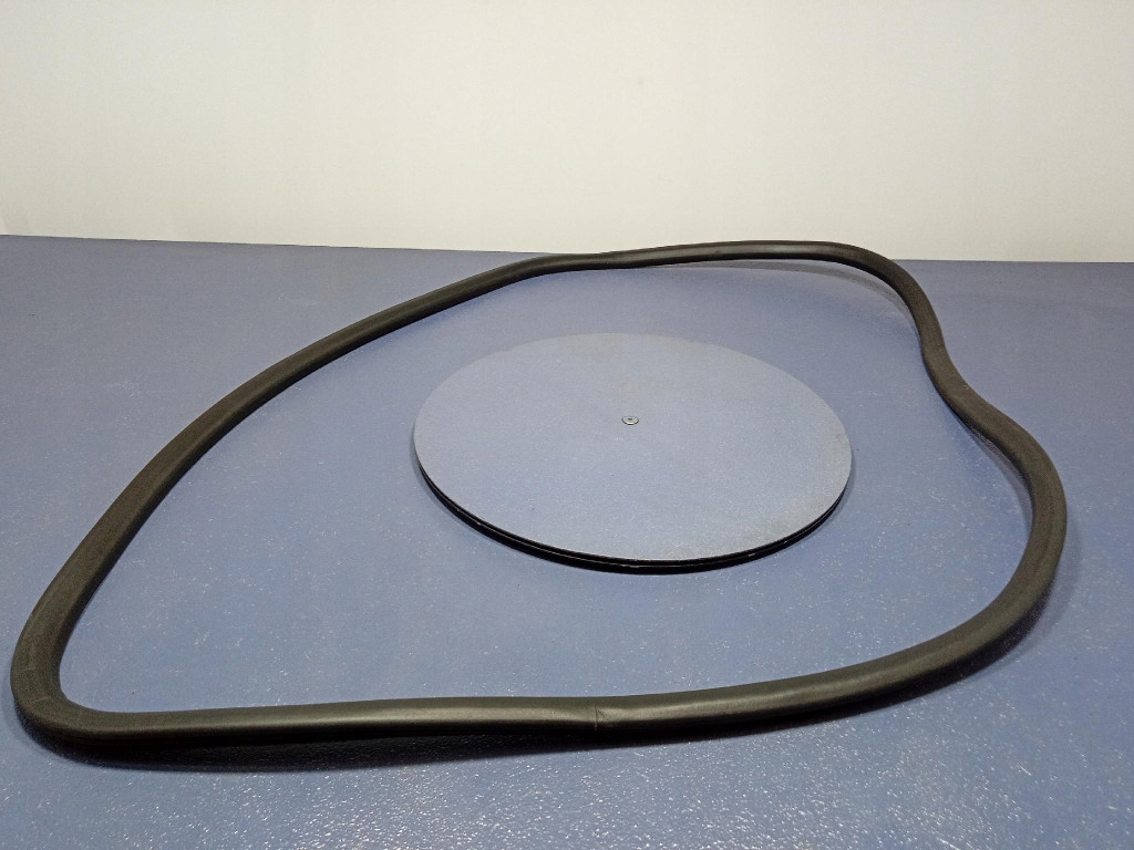 фото №1, Ford mustang mach-e прокладка дверь правый перед