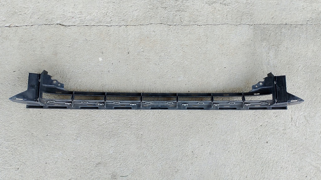 Audi a6 c7 lift средняя решётка бампера cała Недорого