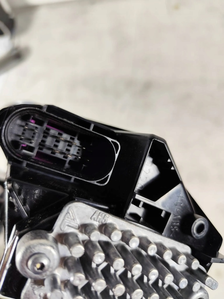 Vw touareg 3 рестайлинг  24- левый  led drl решетка перед под фара оригинал хром с Разборки