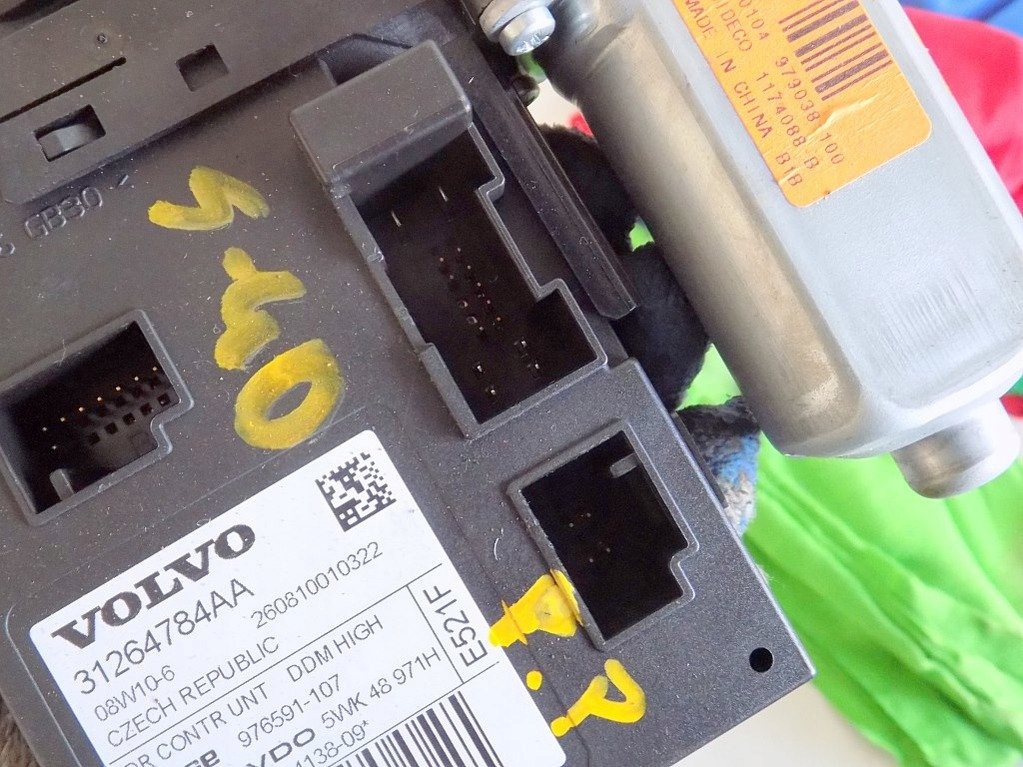 фото №4, Volvo s40 ii v50 08r моторчик стекло правый перед