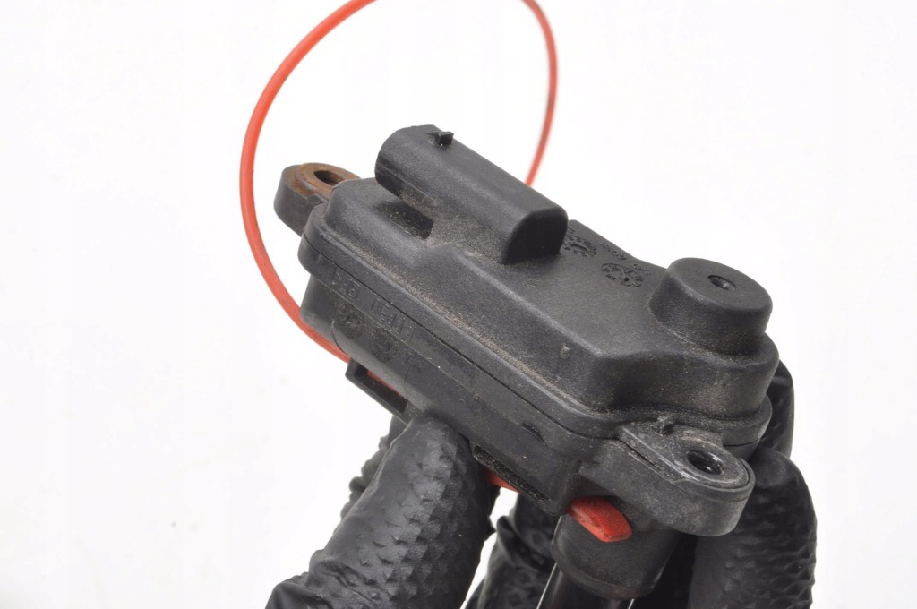 Maserati quattroporte vi механізм відкривання кришка заливної 670001603 Недорого