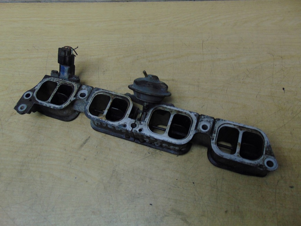 фото №1, Крышка коллектор toyota avensis t25 2.0 бензин