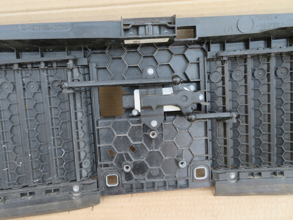 фото №10, Жалюзи воздуха mercedes c klasa 206 впуск воздуха a2065000900