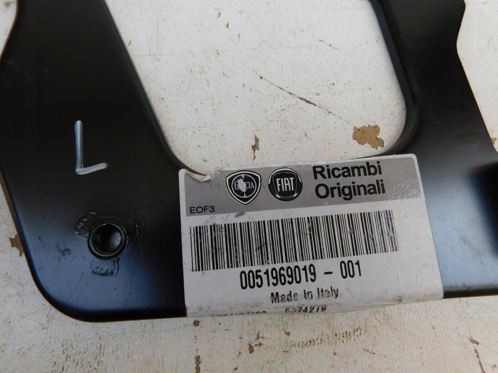 фото №2, Кронштейн w крыло перед левый jeep renegade org m-ód poznań